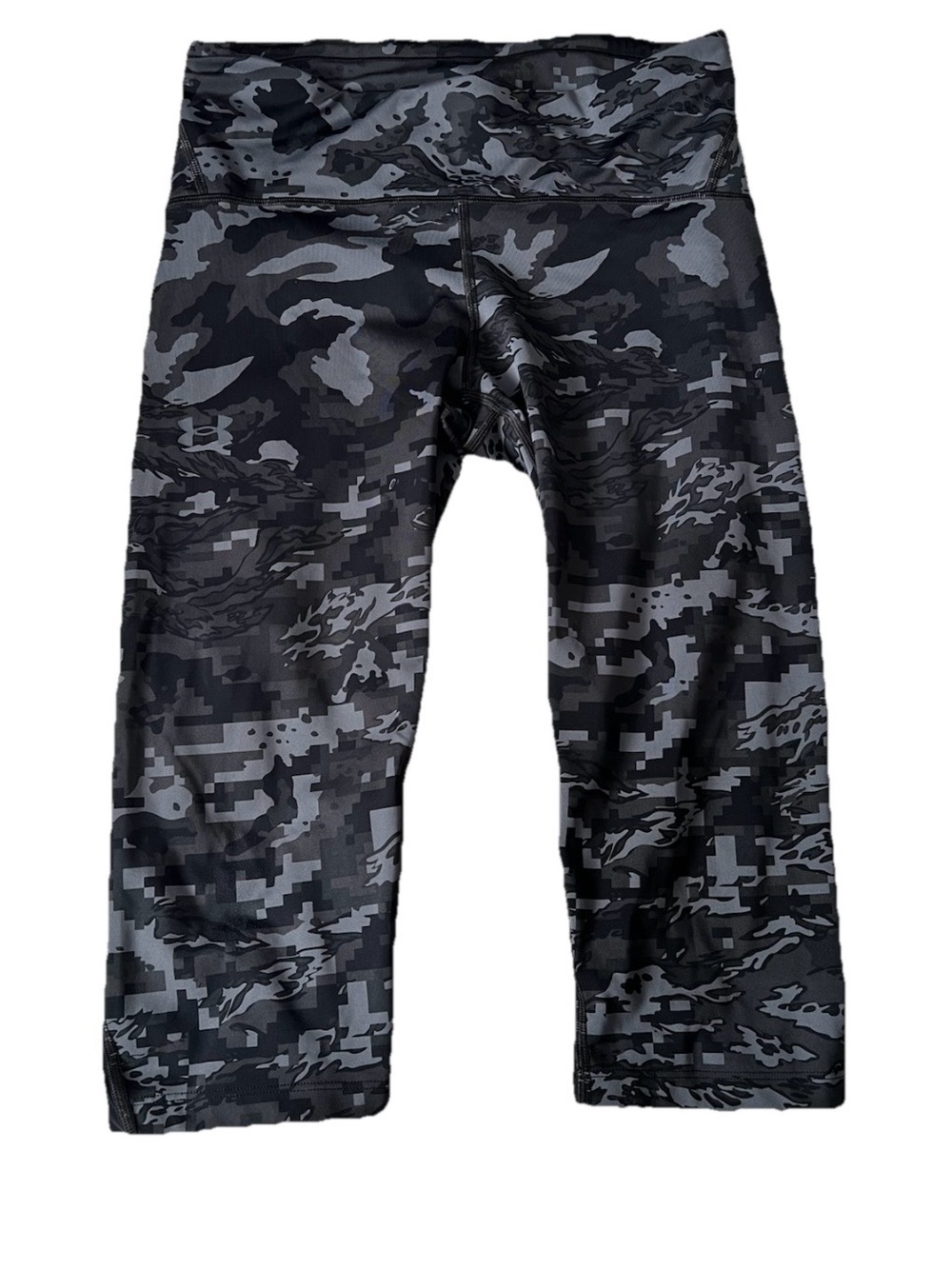 Under Armour Women's Fly Fast Speed Black & Gray Digital Camo Capri Leggings - L